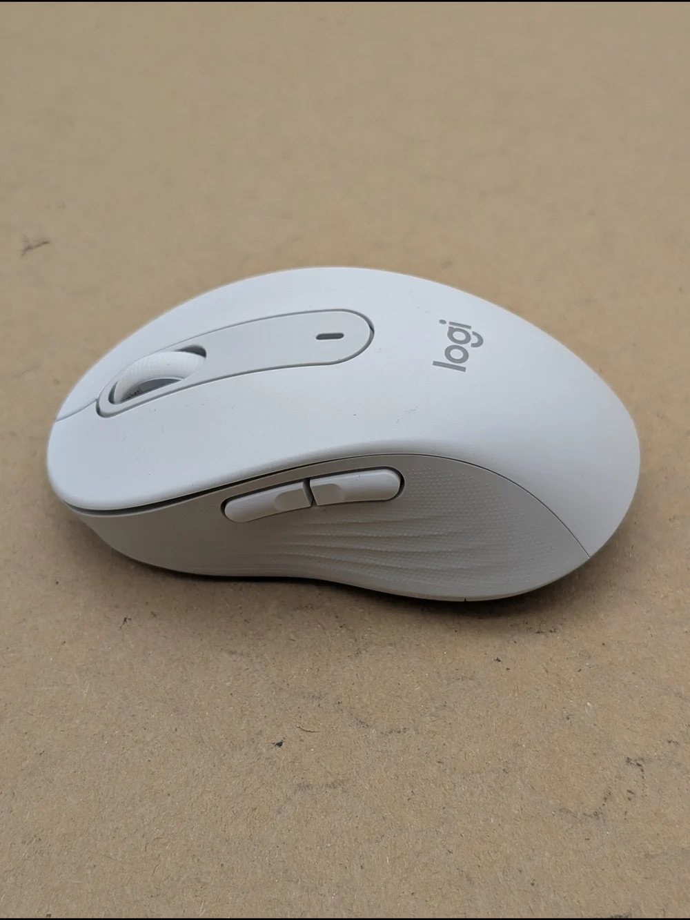 ​Logitech Signature M650 Wireless Mouse White - With USB Dongle (No Battery)